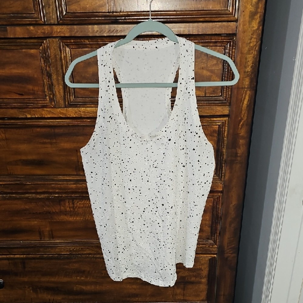 Lululemon Love Tank Sz 8 Or 10. 18" P2P!! Black And White. No Rip Tag